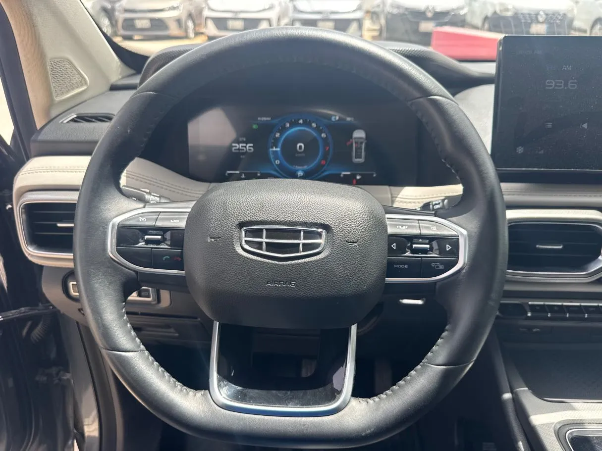 Car image 12