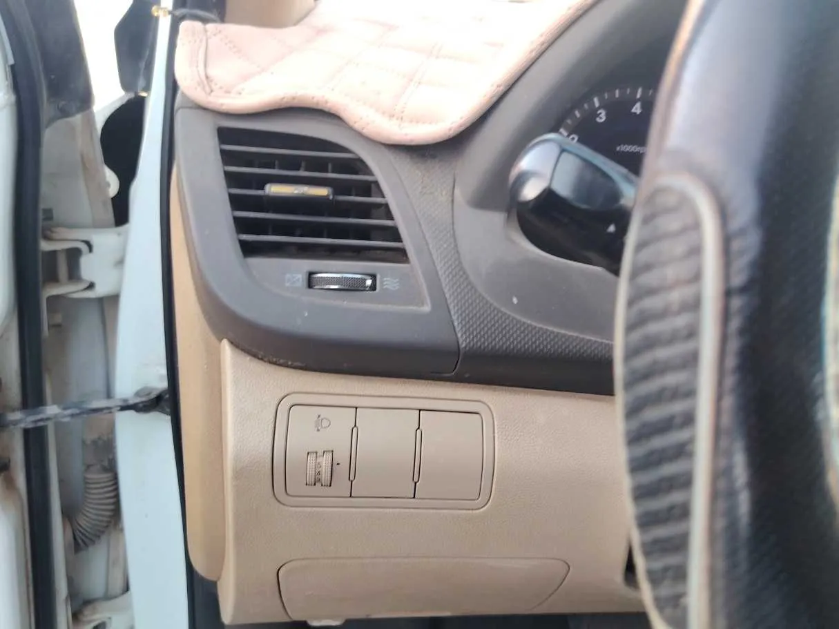 Car image 27