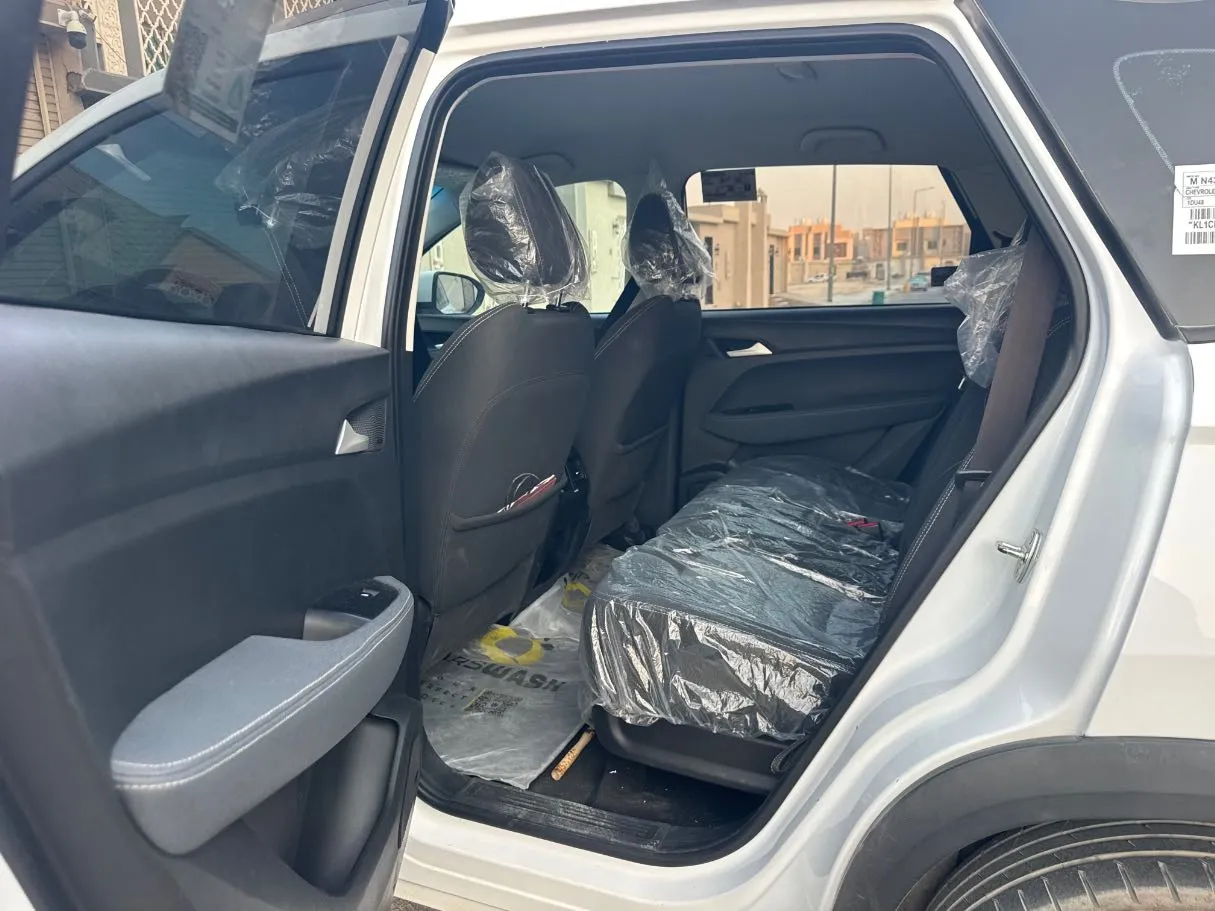 Car image 13