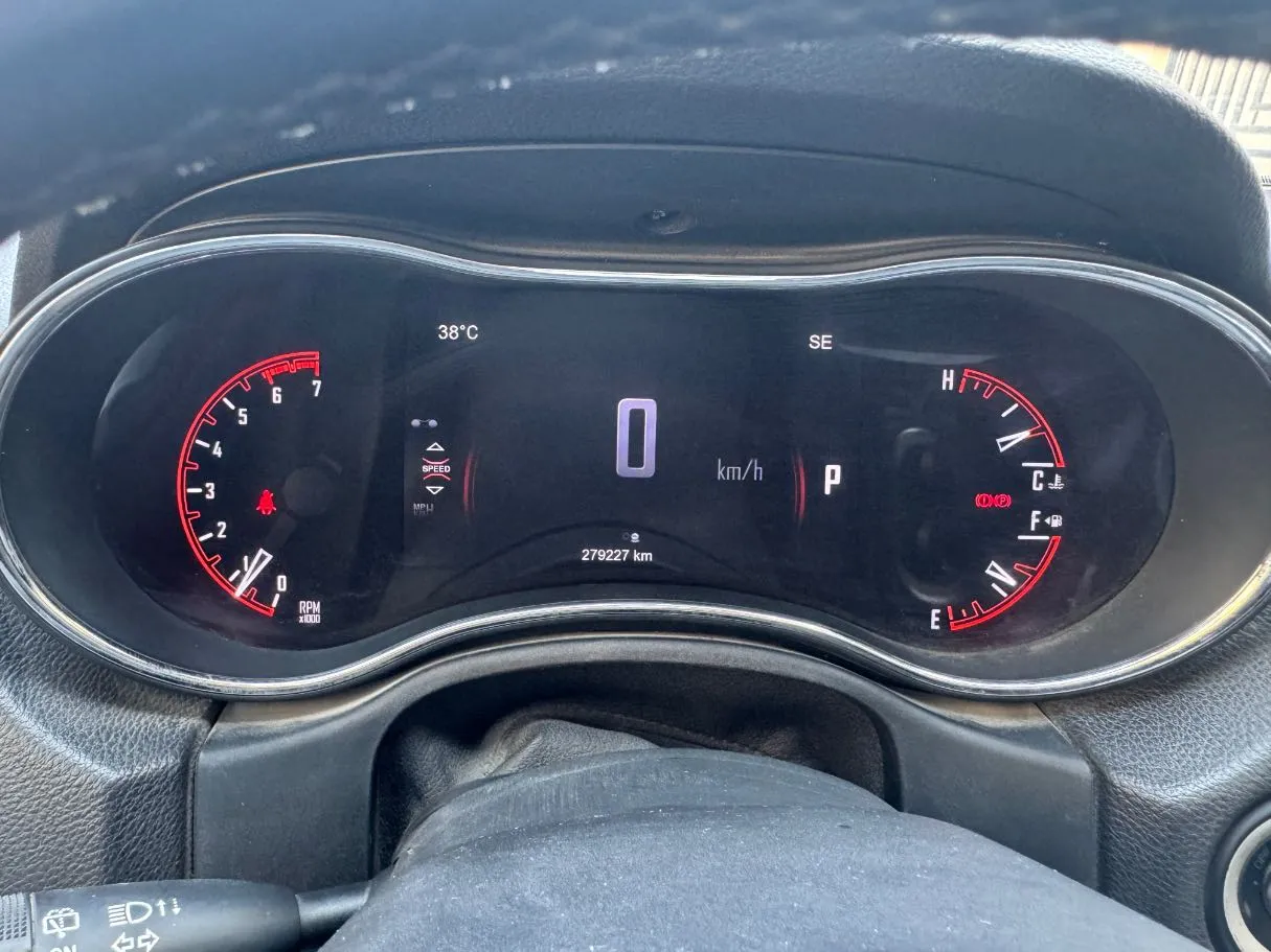 Car image 18