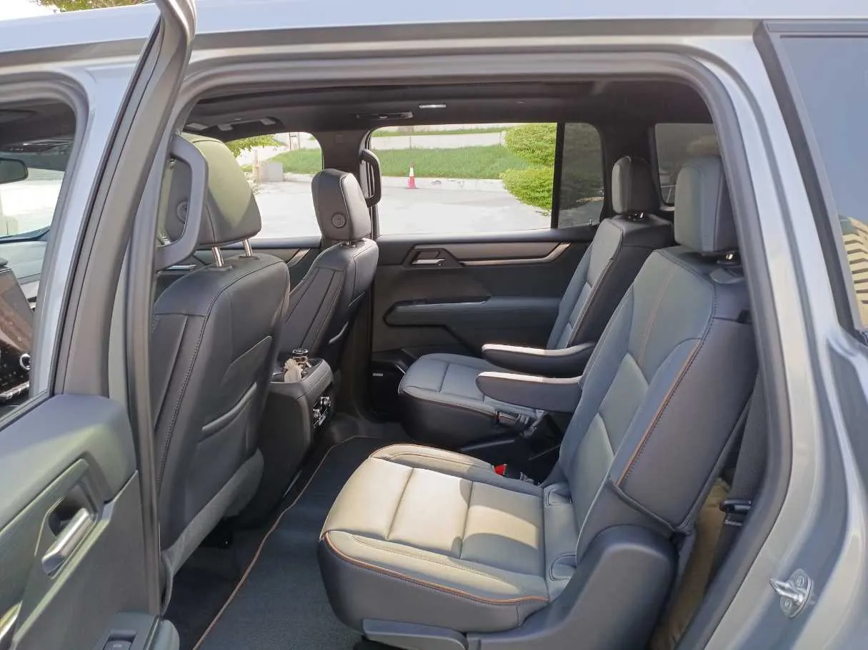 Car image 13