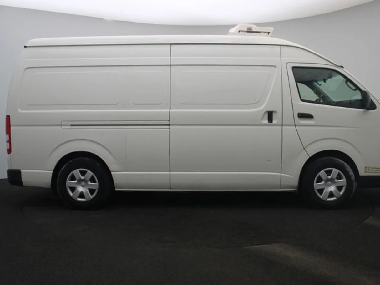 Car image 13