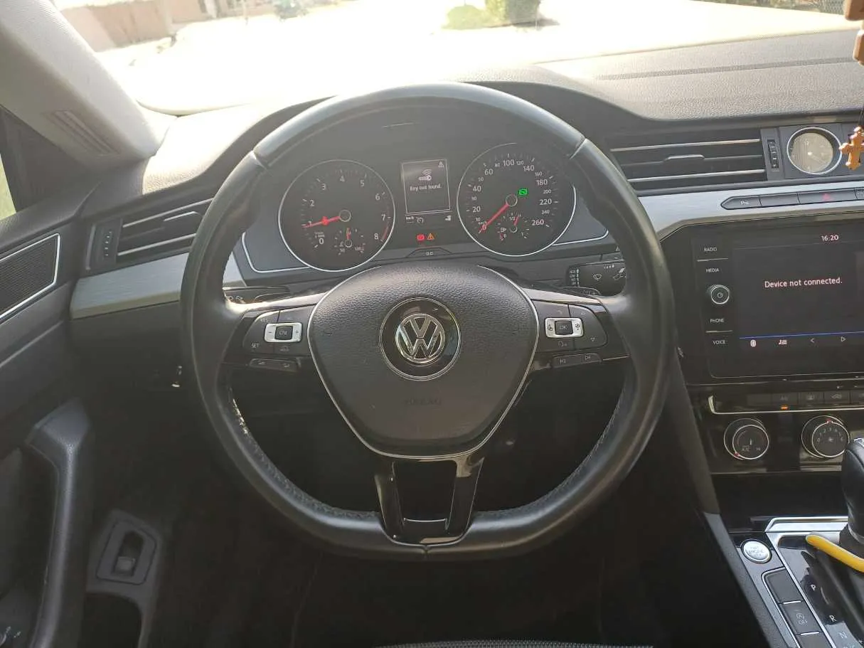 Car image 16