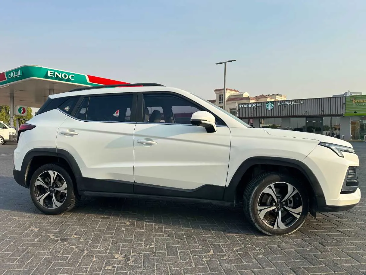 Car image 7