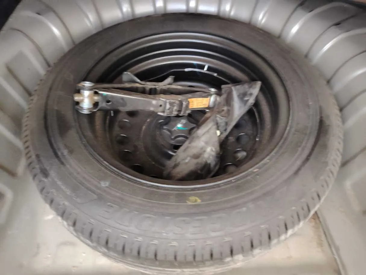 Car image 26