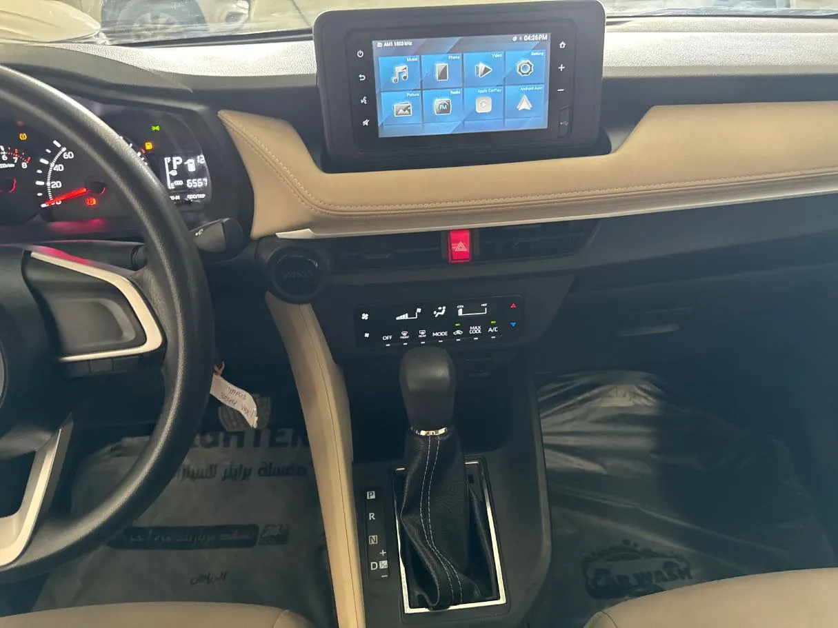 Car image 14