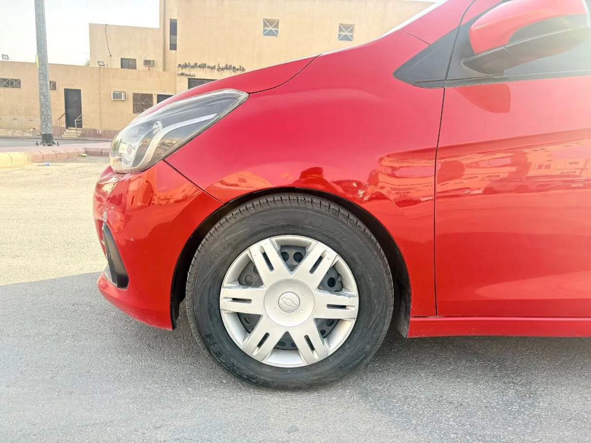 Car image 9