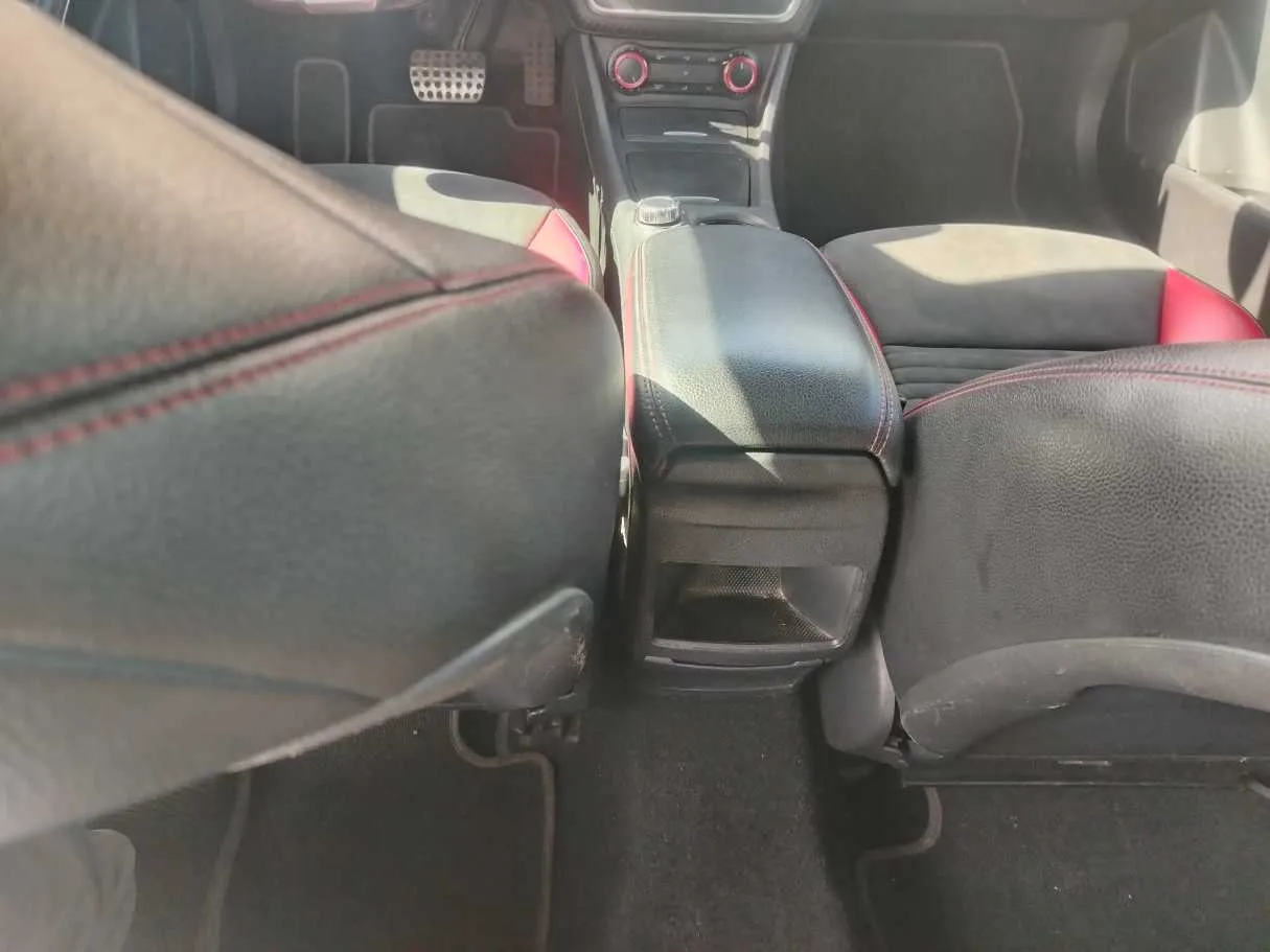 Car image 33