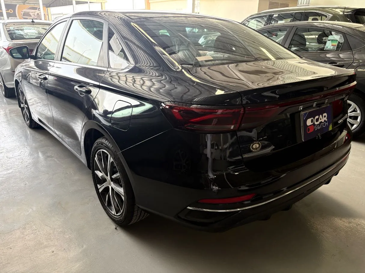 Car image 4