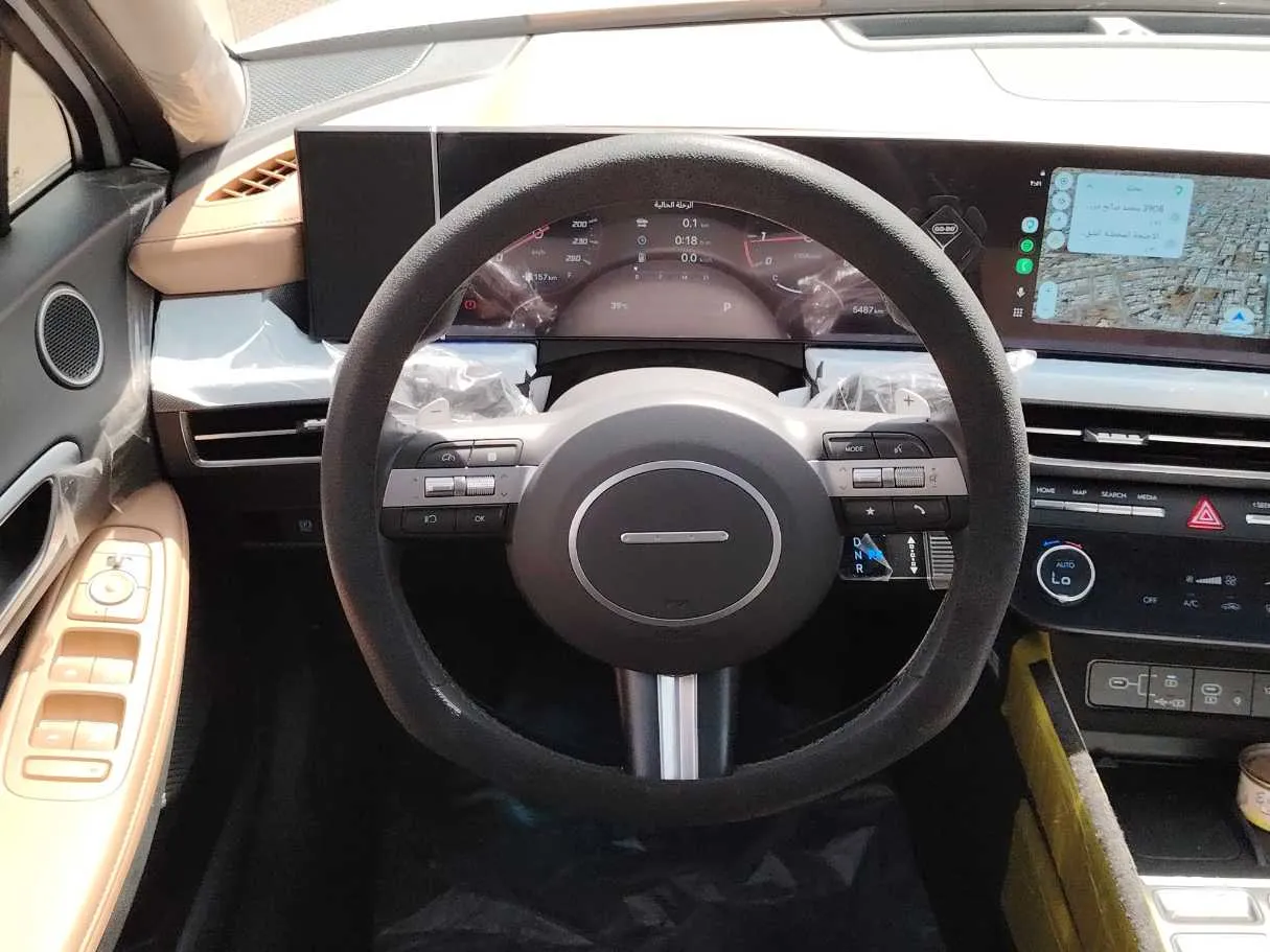 Car image 24