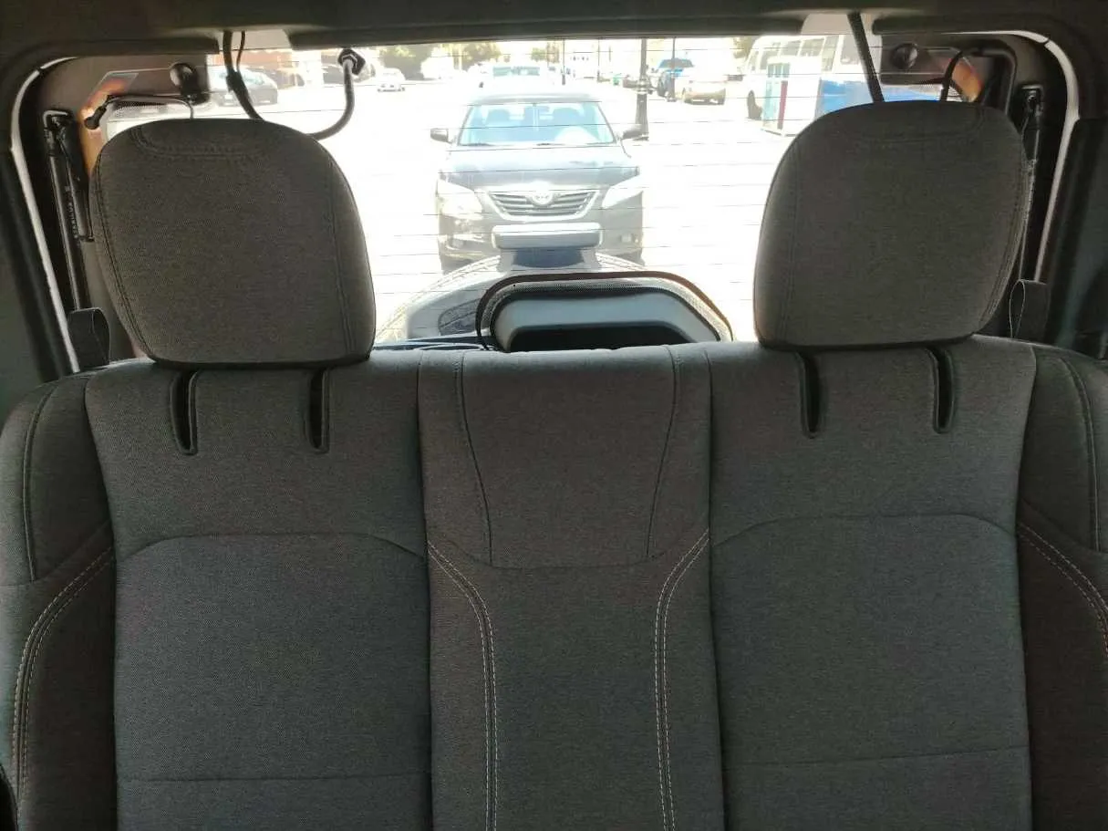 Car image 19