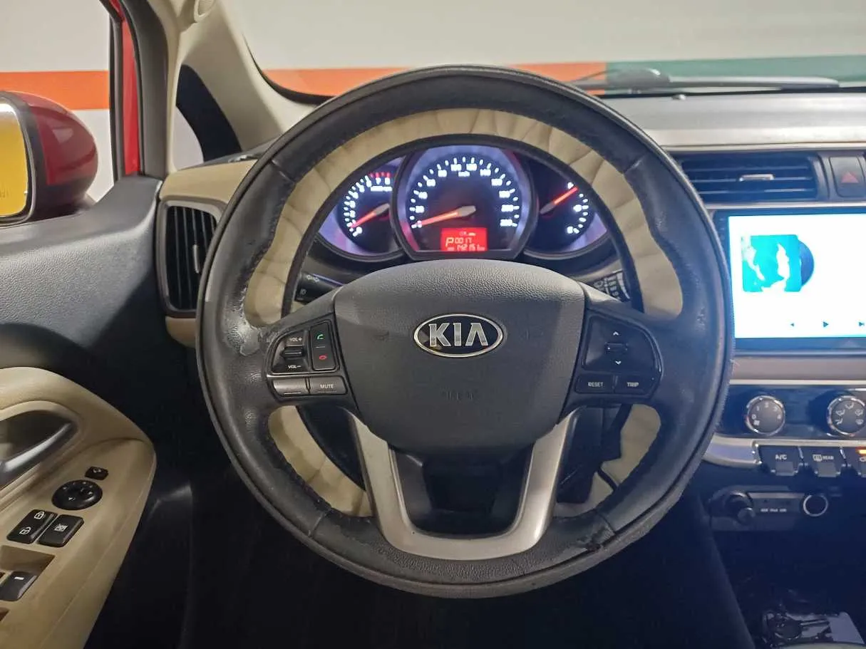 Car image 13