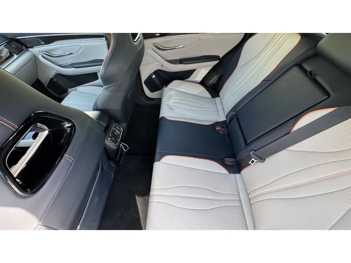 Car image 13