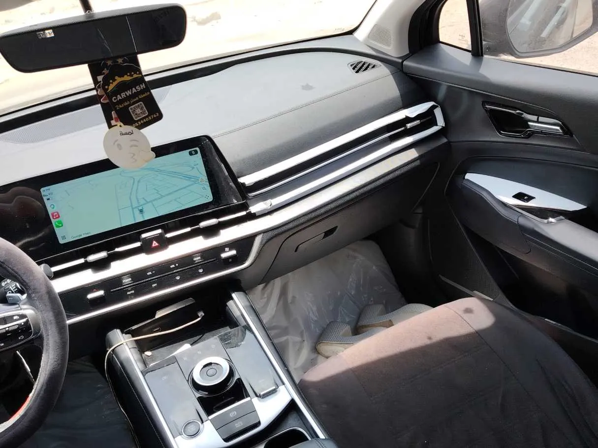 Car image 18