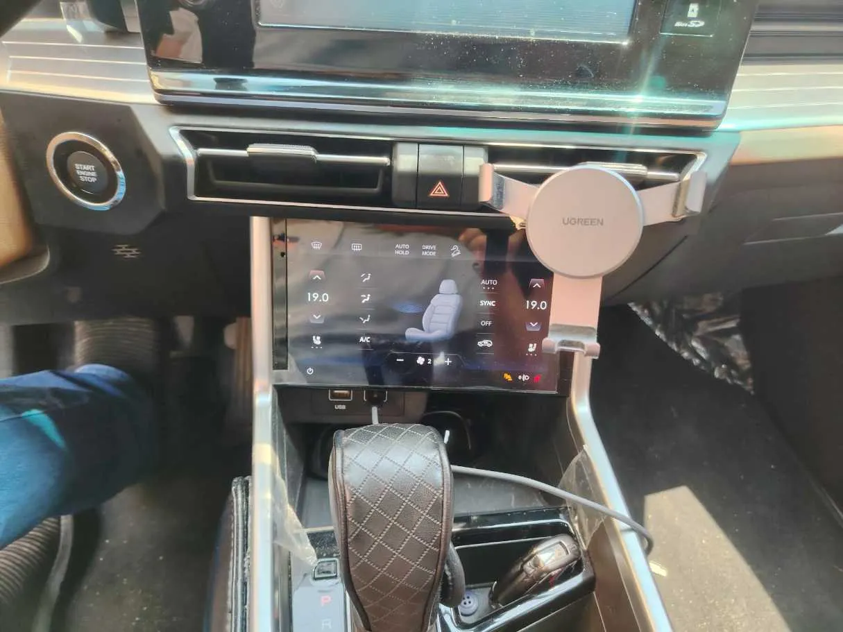 Car image 26