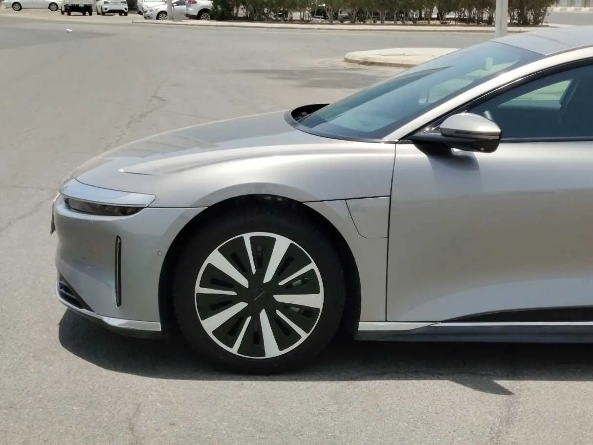 Car image 9