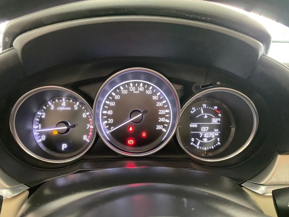 Car image 17