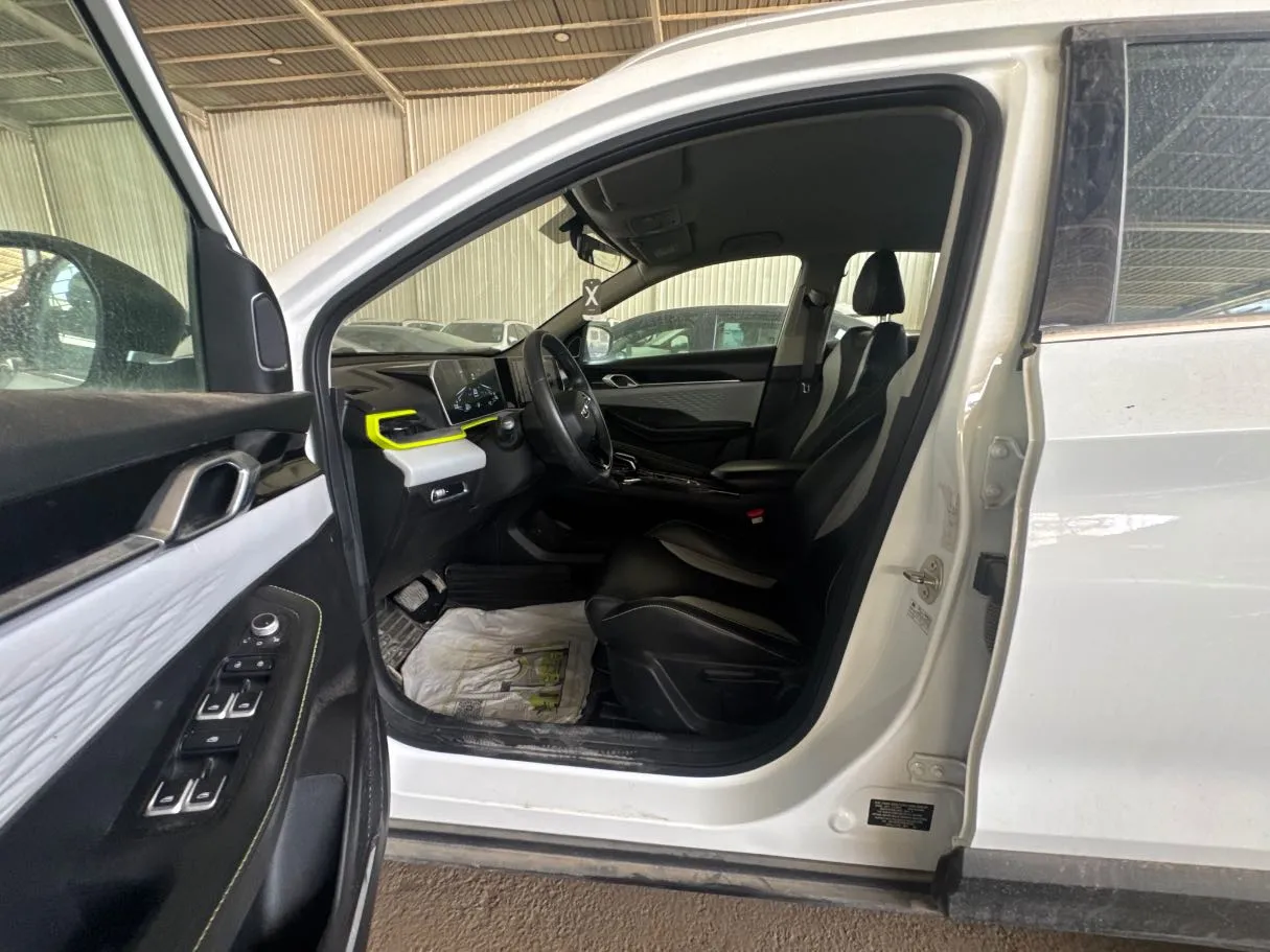 Car image 7