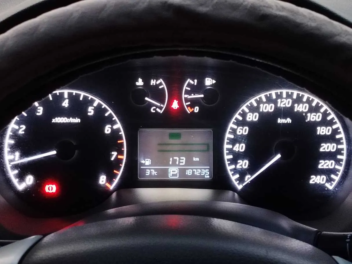 Car image 19