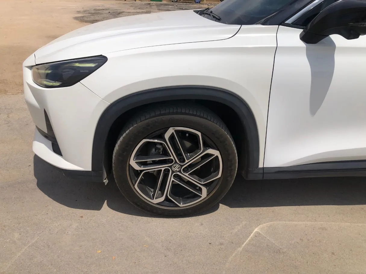 Car image 9