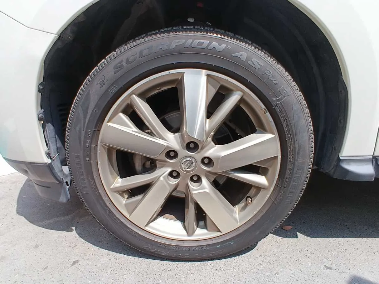 Car image 9