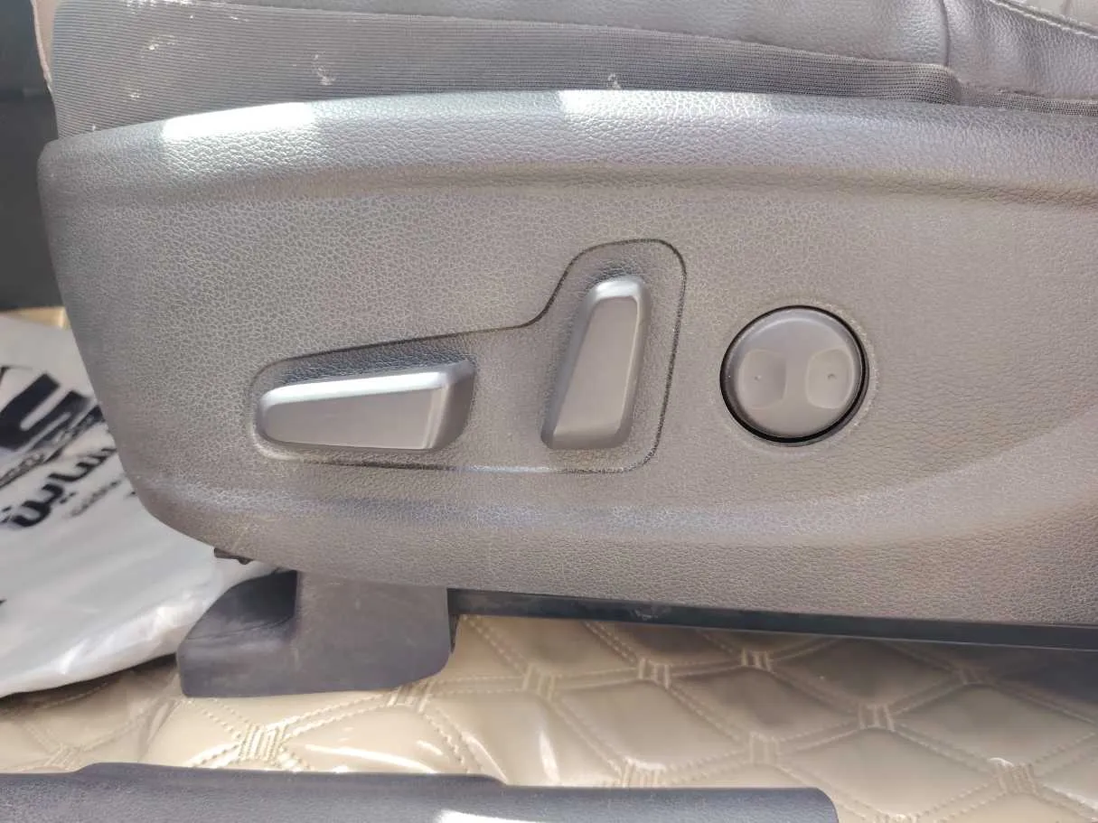 Car image 26