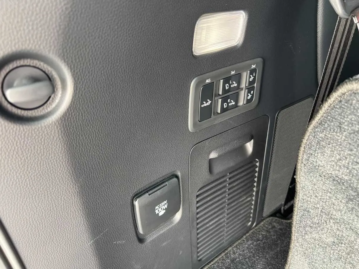 Car image 37