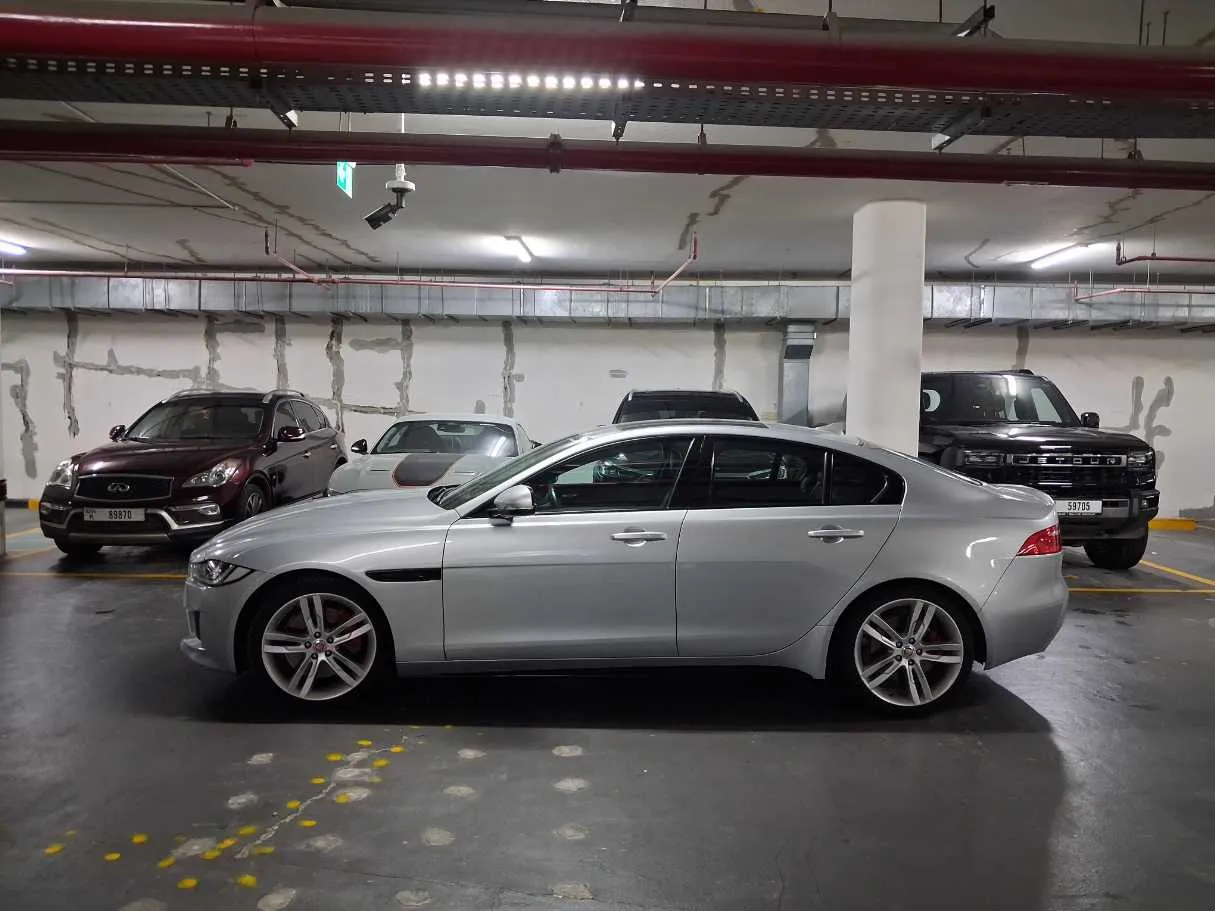 Car image 8