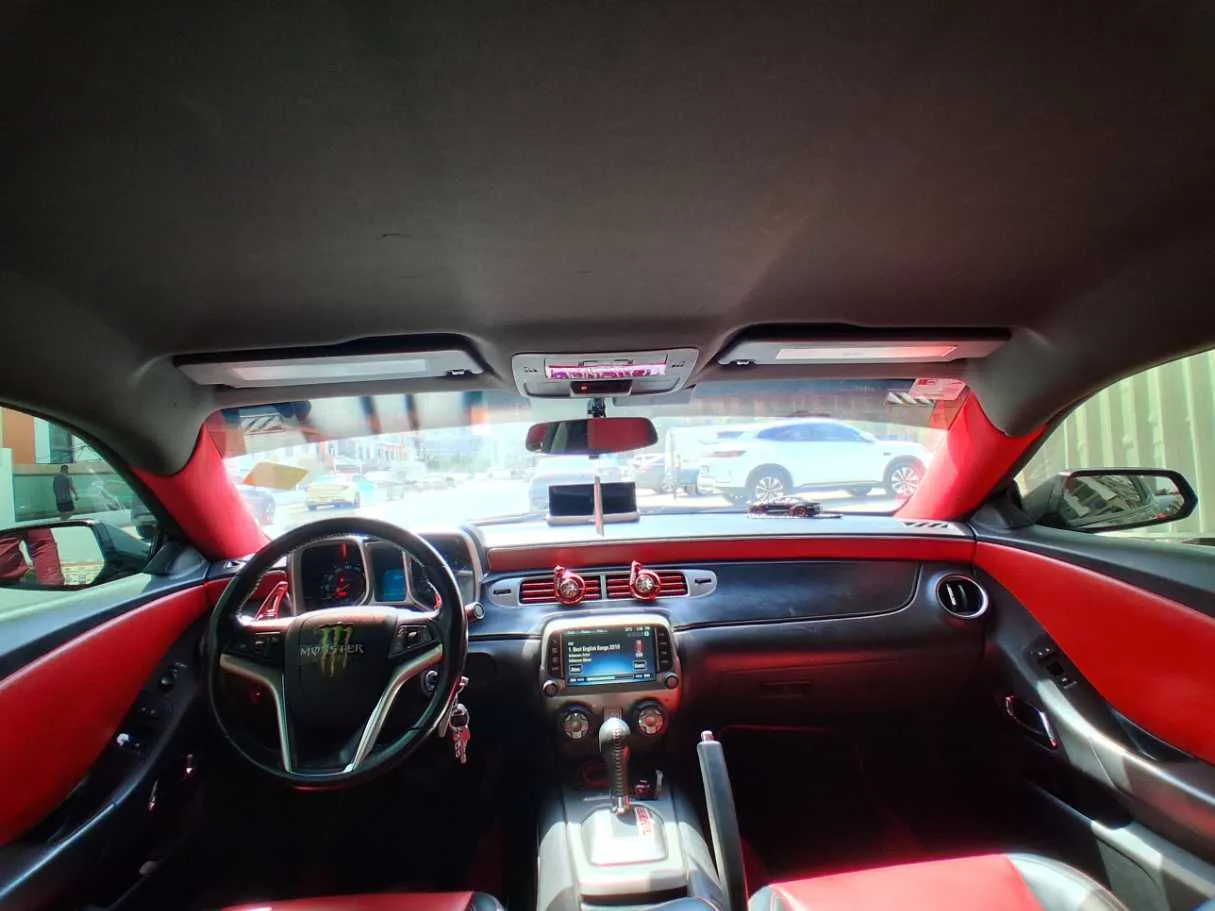 Car image 17