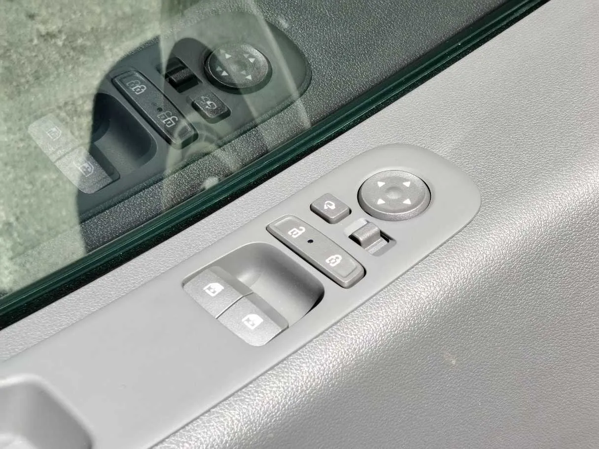 Car image 34