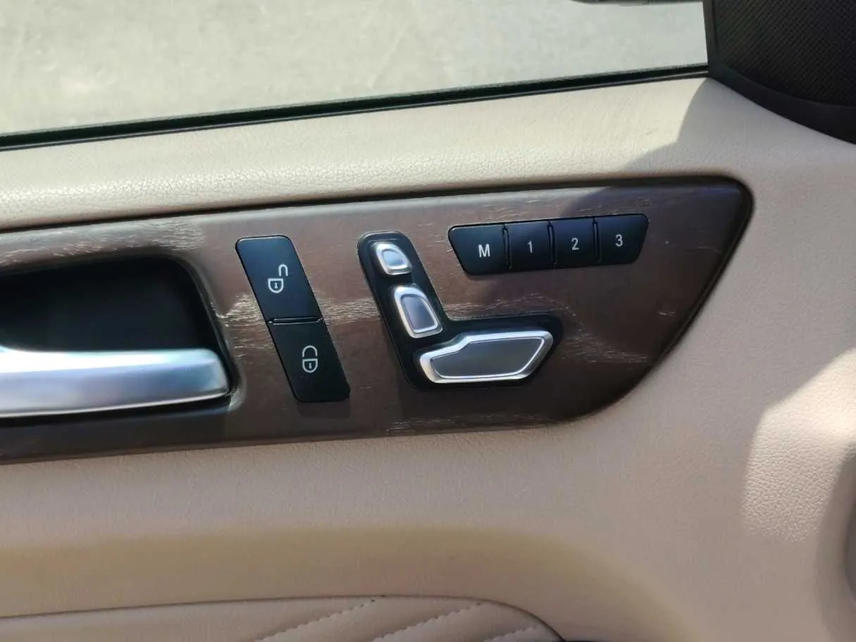 Car image 32