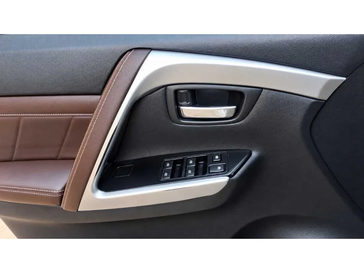 Car image 32
