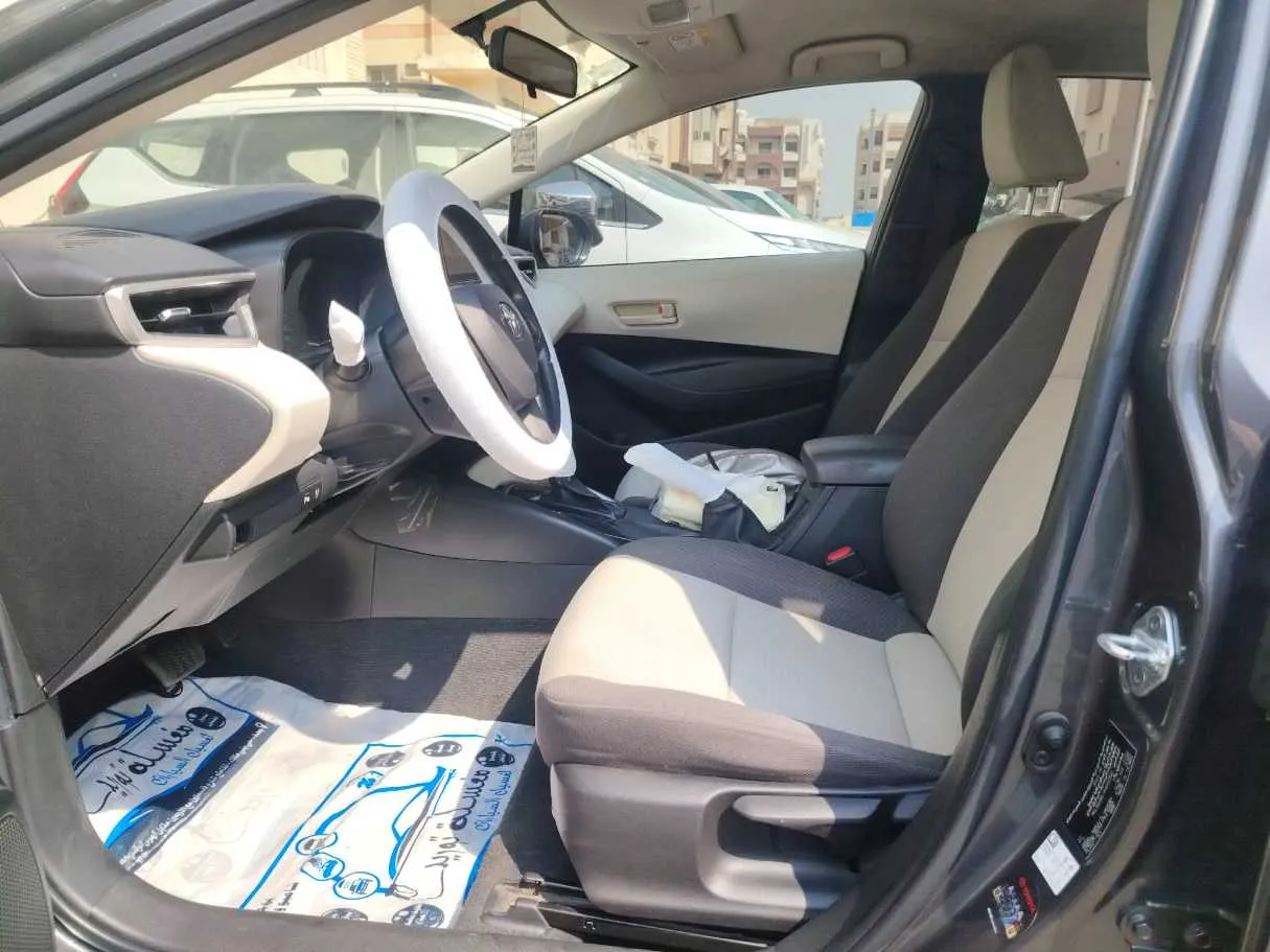 Car image 14