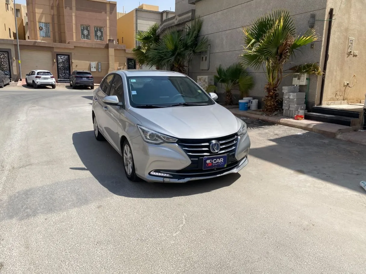 Car image 3
