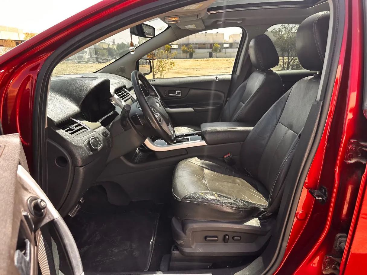 Car image 12