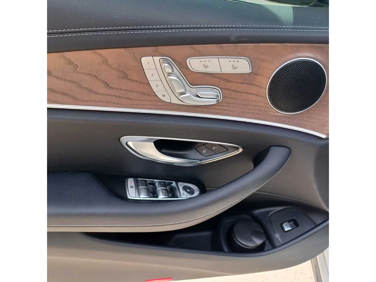 Car image 29