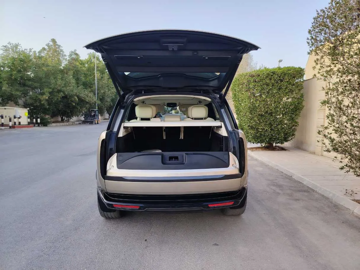 Car image 16