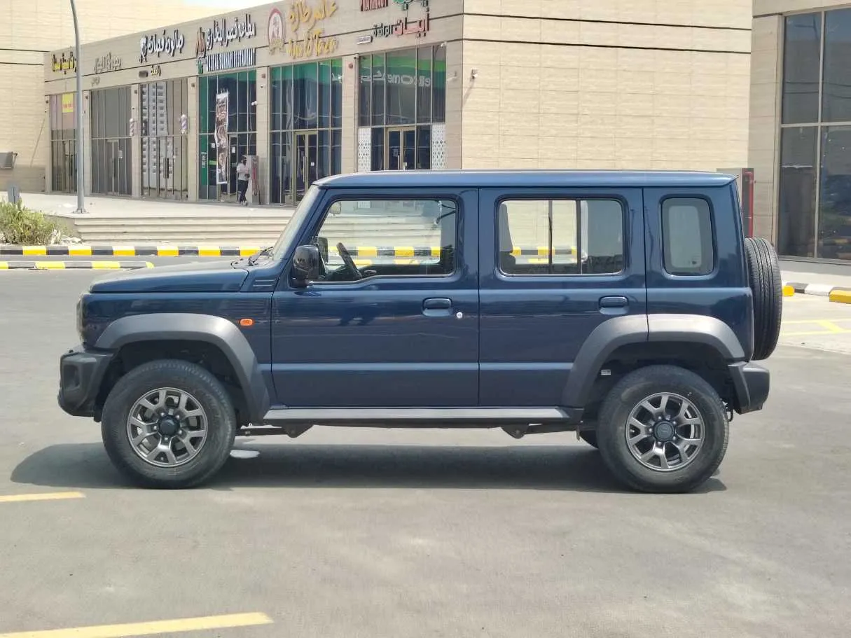 Car image 8