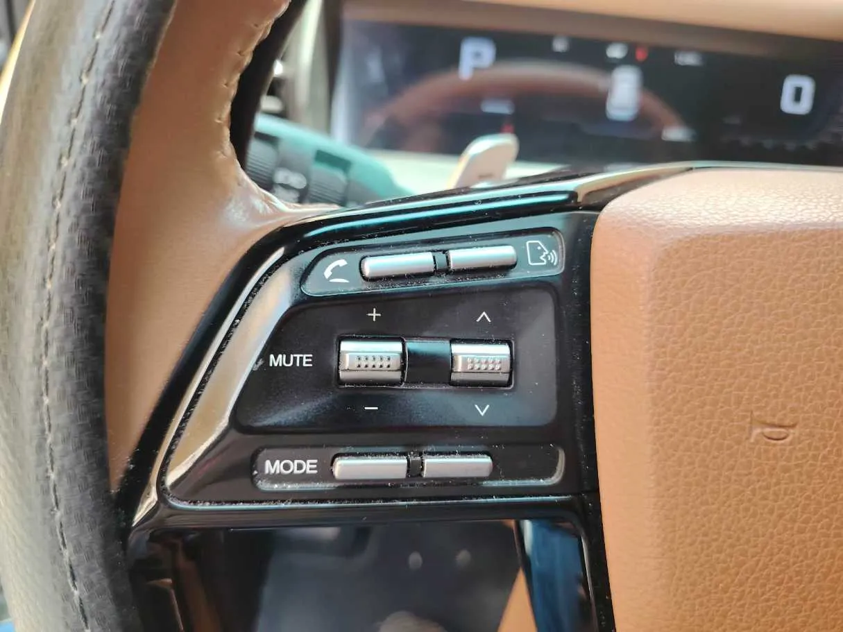 Car image 36