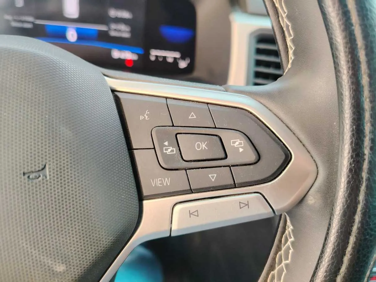Car image 38