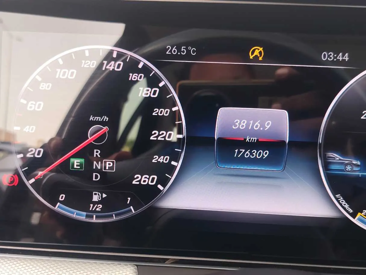 Car image 22