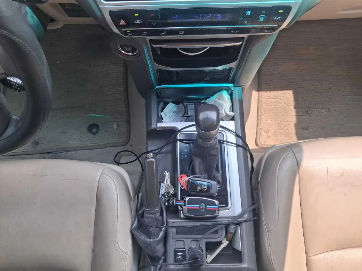 Car image 15
