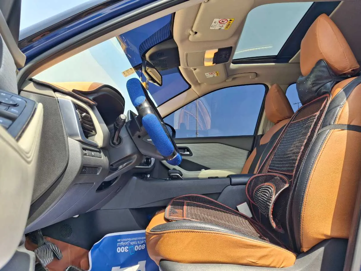 Car image 12