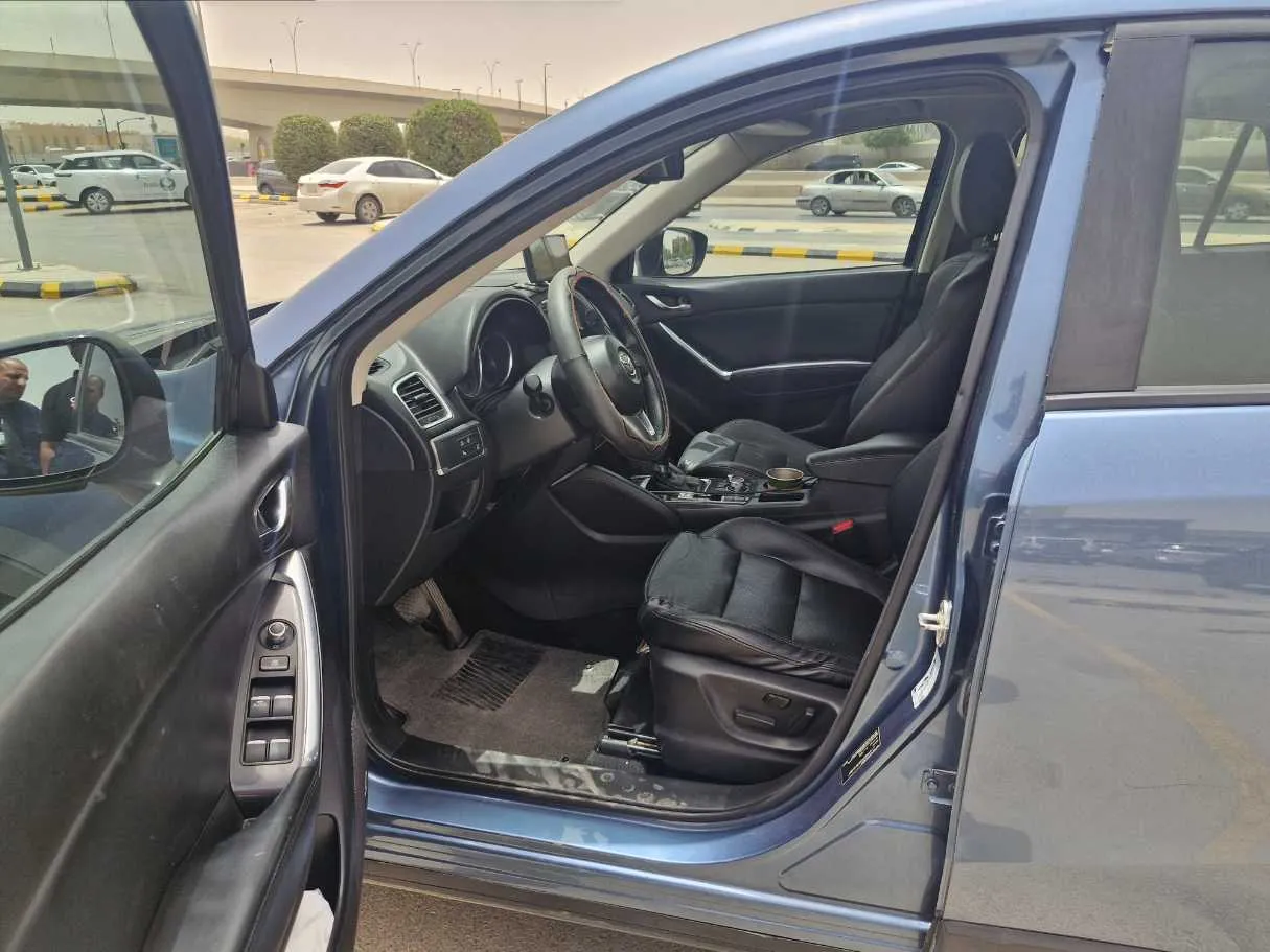 Car image 12
