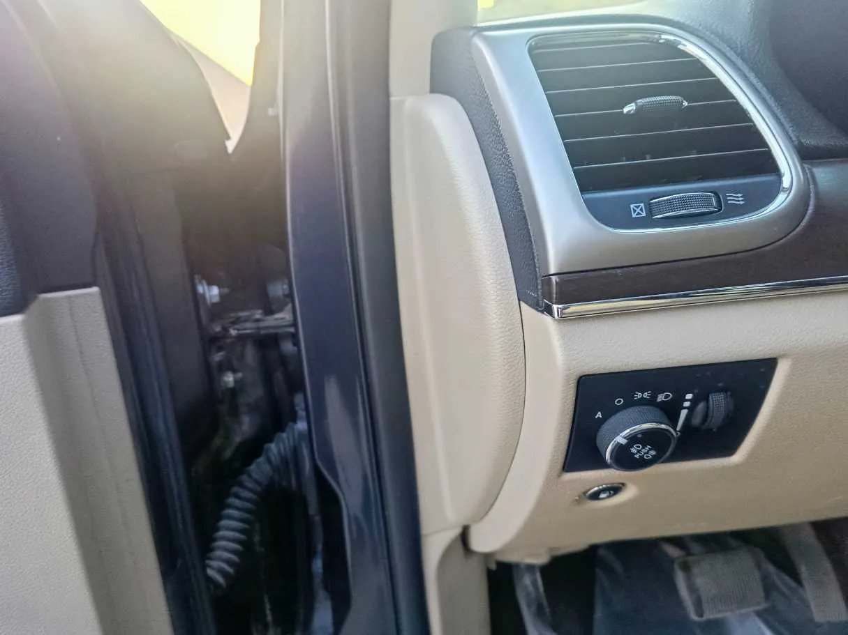 Car image 37