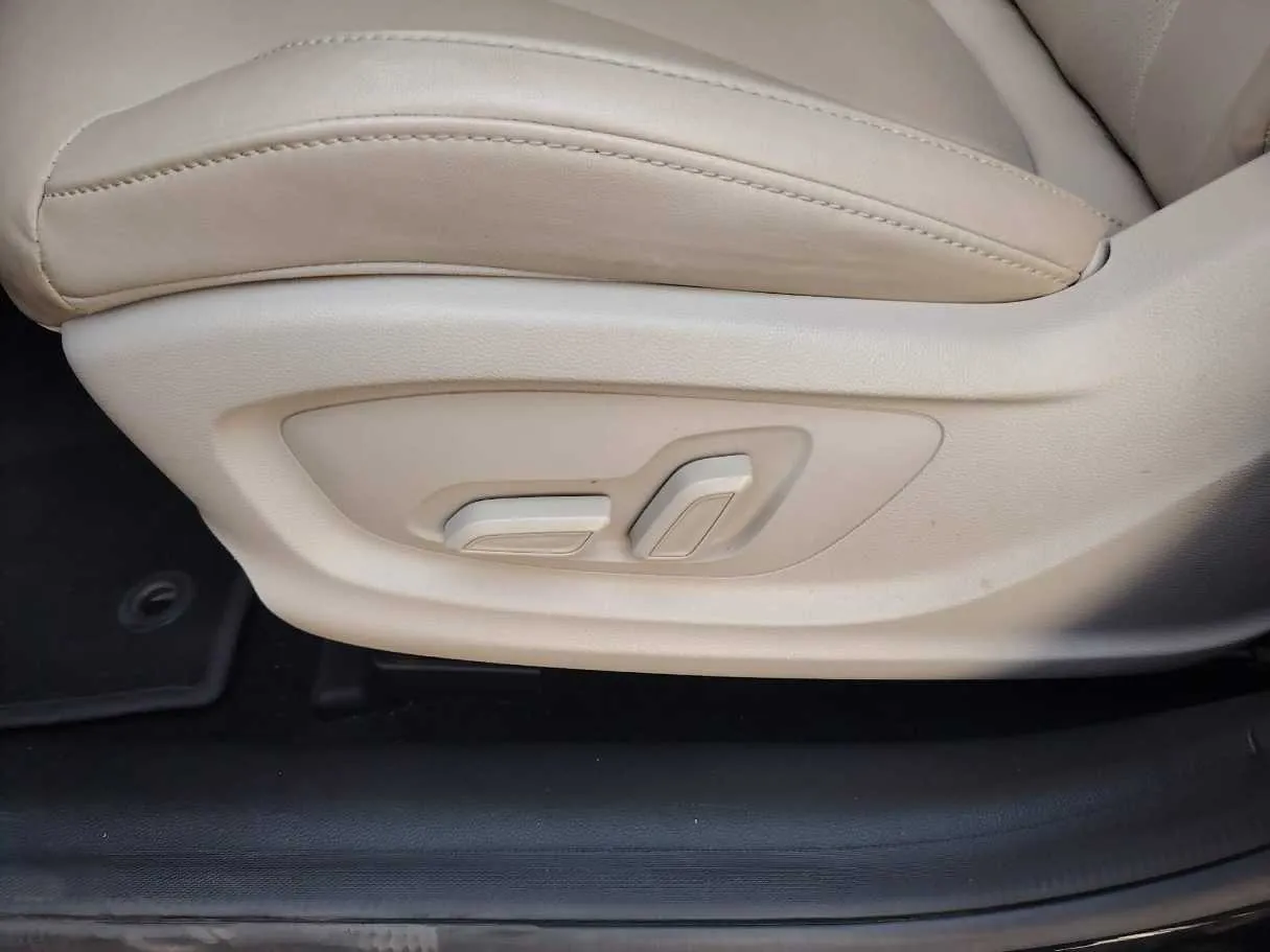 Car image 37