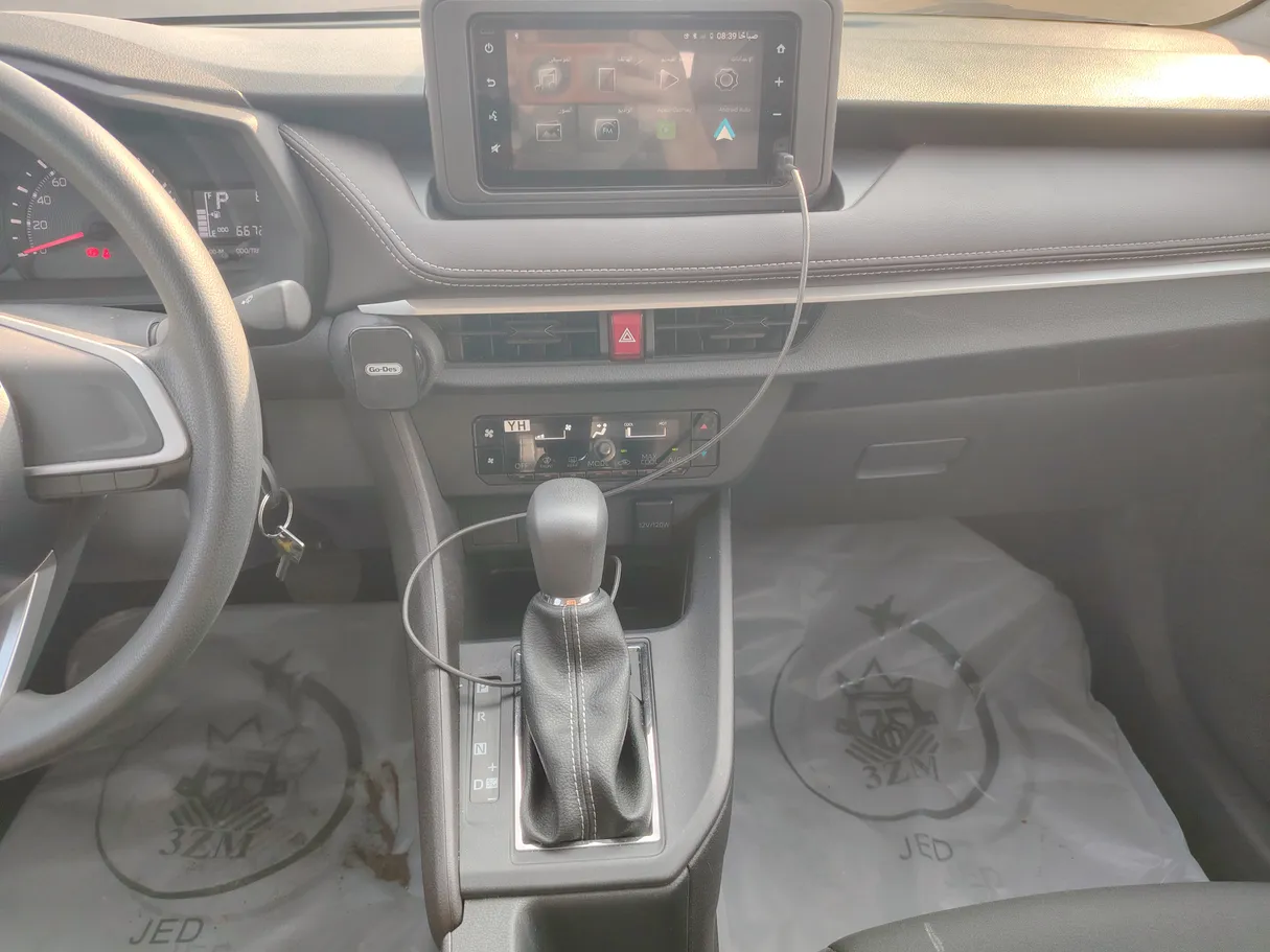 Car image 17