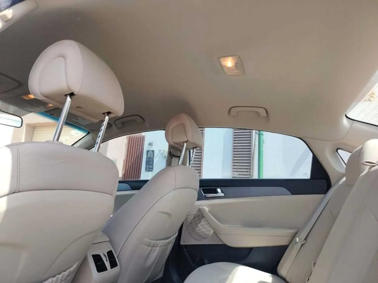 Car image 19