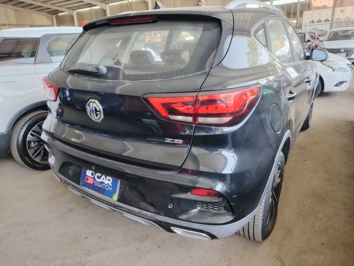 Car image 5