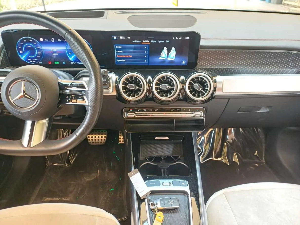 Car image 17